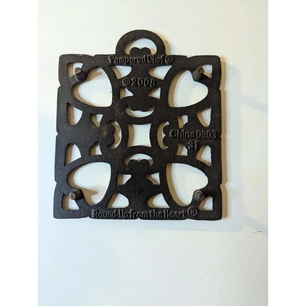 Pampered Chef 6x7 2008 Round up from the heart kitchen‎ trivet Cast metal ?